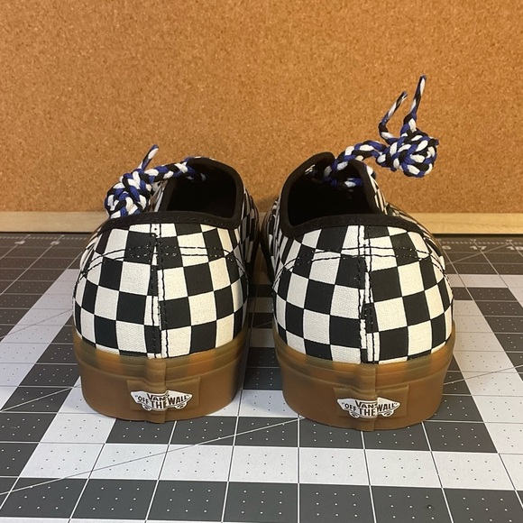 Vans
Brand new
Classics
Checkered
Gum sole - Picture 9 of 11